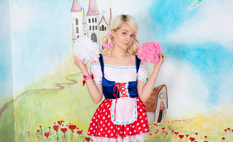 Валюша, 24 года, 0 размер груди